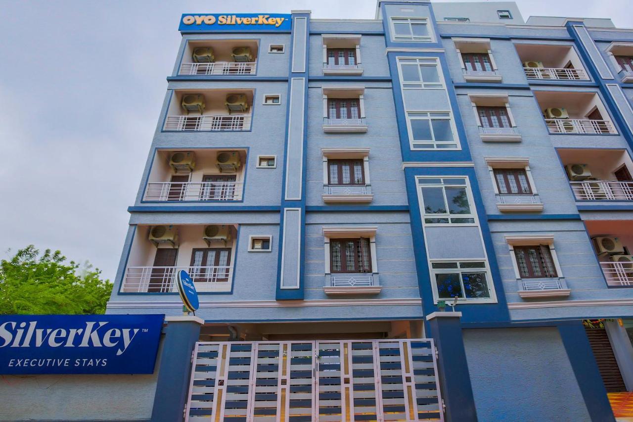 Oyo Silverkey 74581 Nallagandla Otel Haydarabad Dış mekan fotoğraf